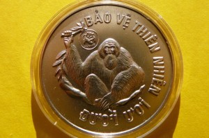 10 DONG WIETNAM 1987 GORYL ORANGUTAN OCHRONA ZWIER